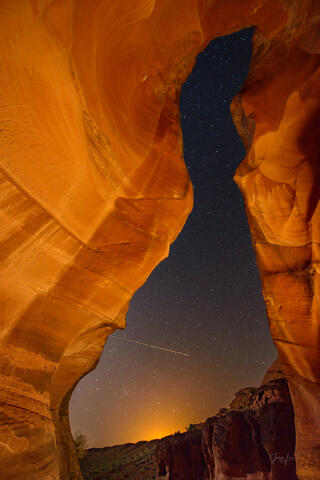 slot canyon, Antelope Canyon, light beams,