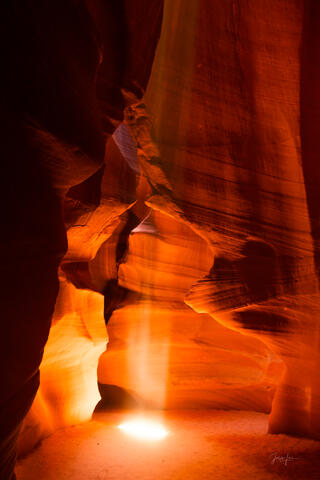 slot canyon, Antelope Canyon, light beams,