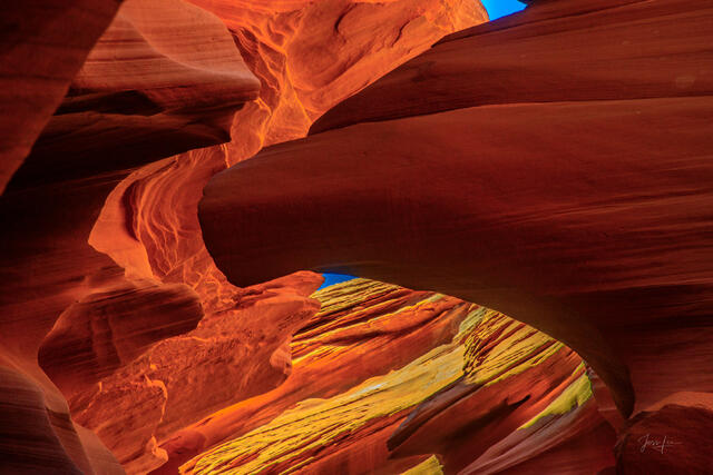 slot canyon, Antelope Canyon, light beams,