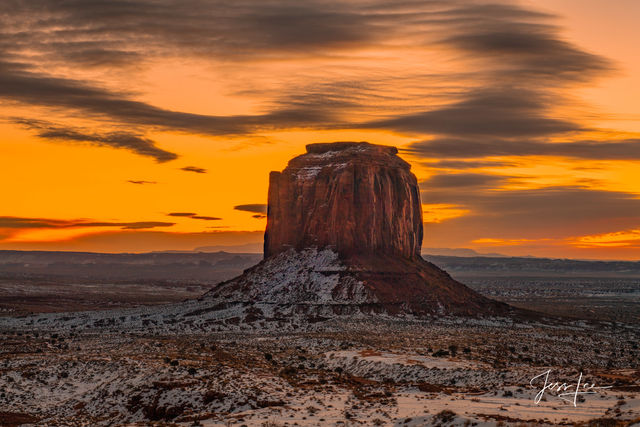 Golden hour beauty in Monument Valley, Arizona.