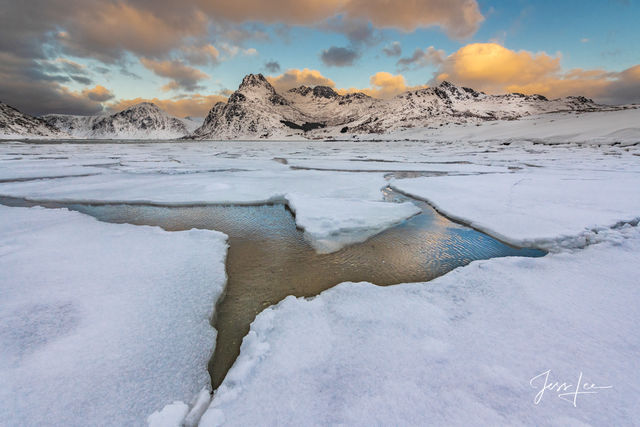 A break in an ice sheet in Lofoten, Norway