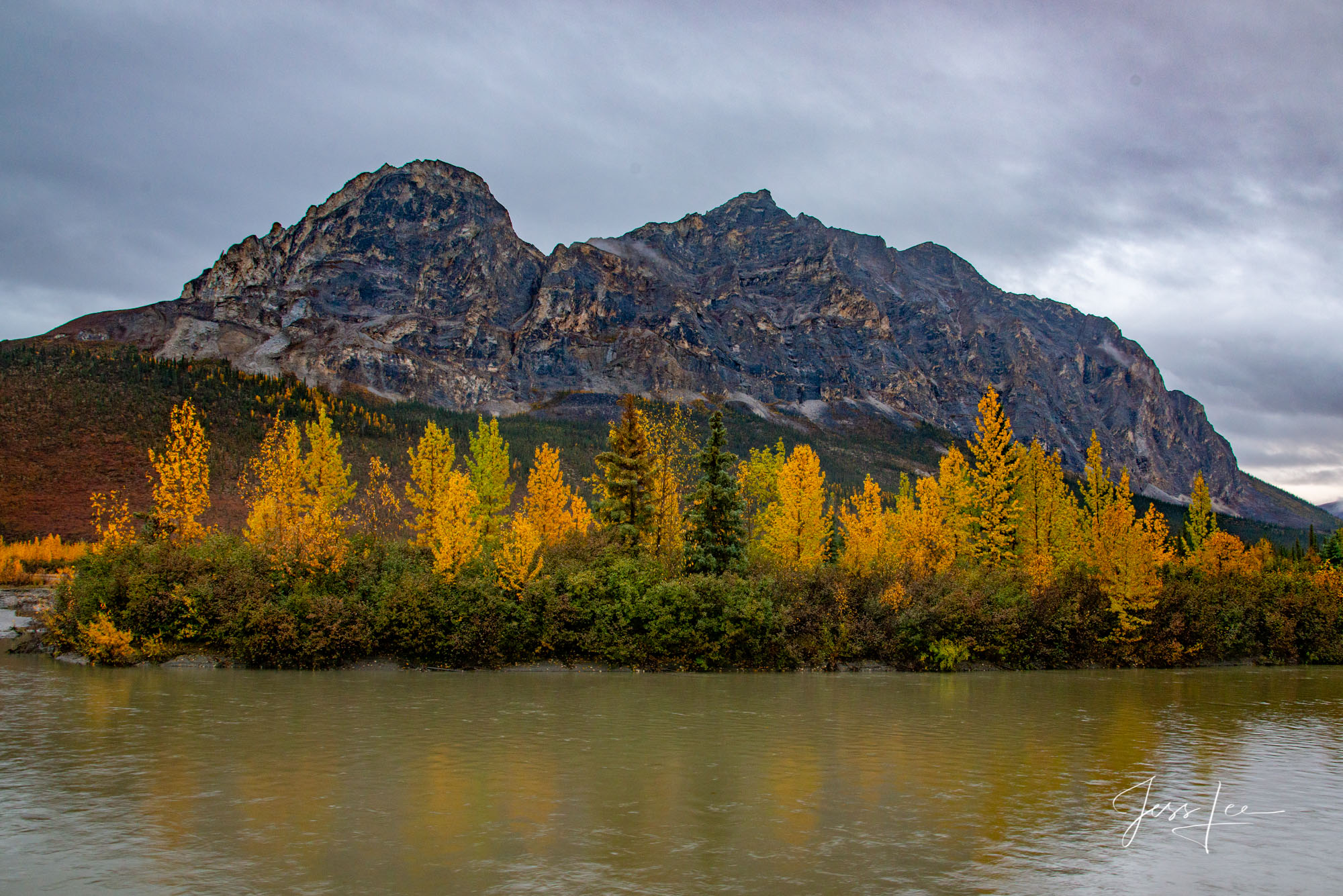 Autumn creeps in at Gates of the Arctic in Alaska 