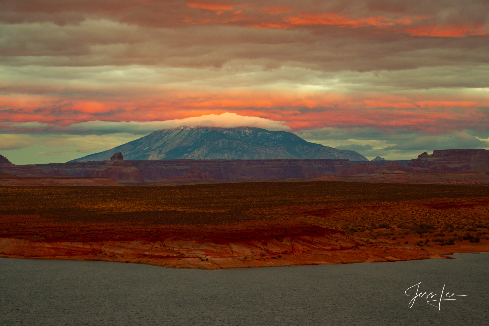 Sunset on the Navajo desert in Arizona. 
